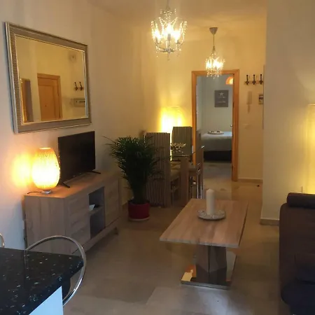 아파트 Large One Bedroom Old Town/central